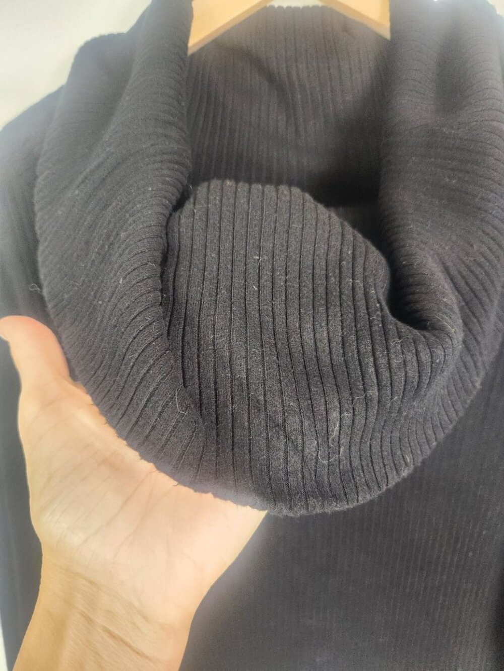 Velvet By Graham & Spencer Women's Sz. L Black Mock Neck Ribbed Sweater - Picture 3 of 5